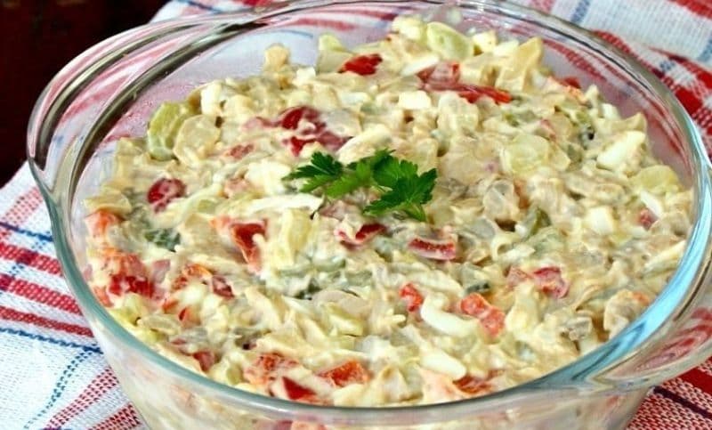 Salata de pui cu maioneza si ciuperci