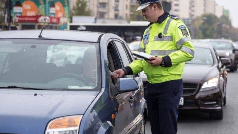 Tânăr descoperit în trafic la volanul unui autovehicul neînmatriculat 