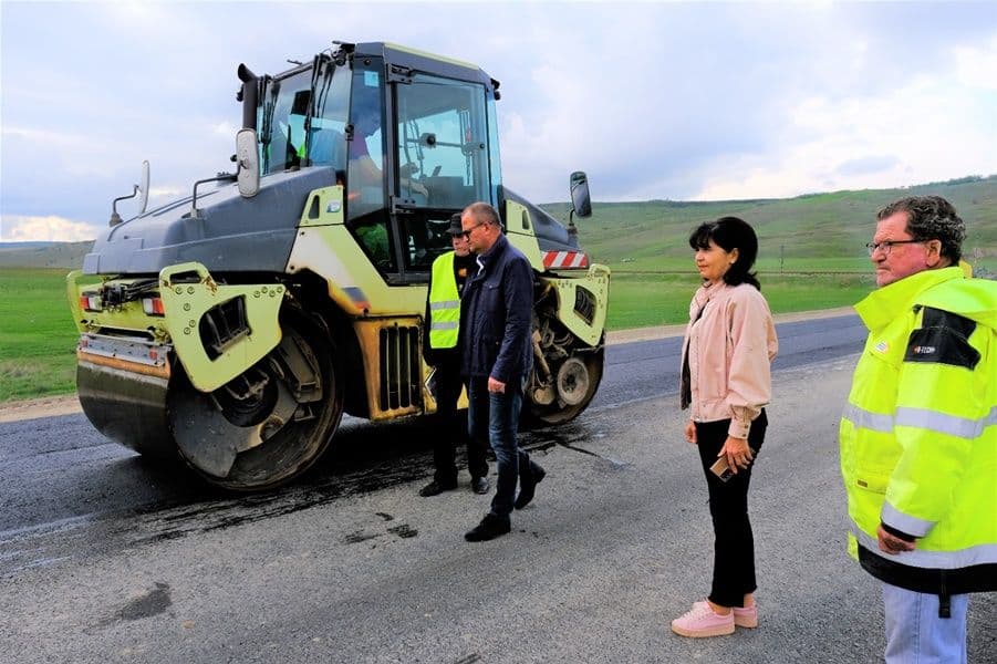 Asfalt pe întreaga lungime a Drumului Strategic - FOTO