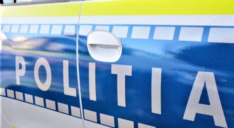 Un tânăr de 19 ani în stare de ebrietate și fără permis de conducere a furat mașina părinților și a plecat la plimbare