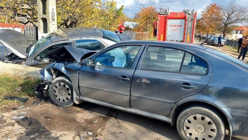 Două persoane au avut nevoie de îngrijiri medicale, în urma unui accident rutier produs, în urmă cu puțin timp