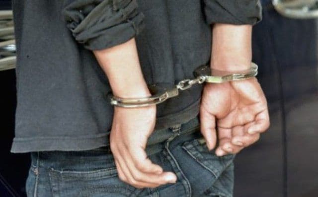 Tânărul de 19 ani fără permis, care a plecat la plimbare cu mașina părinților, a fost reținut