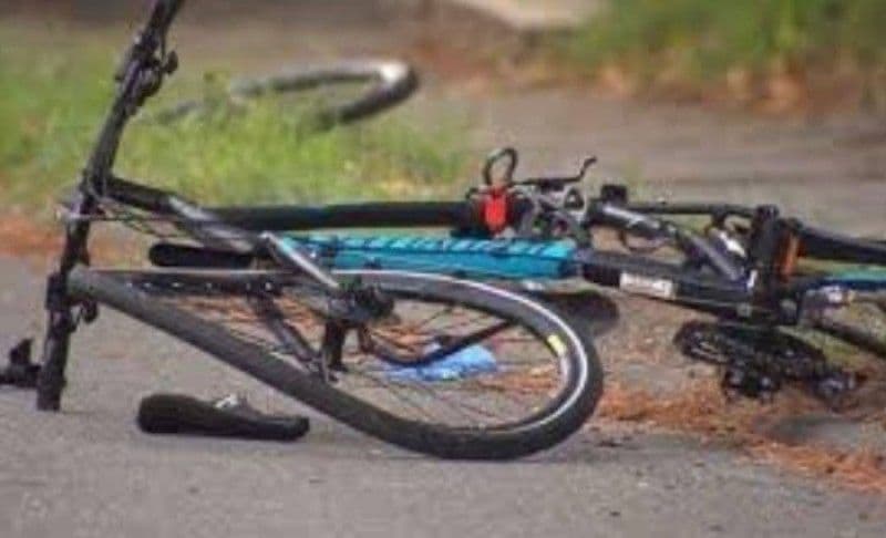 Un bărbat din Lozna a ajuns la spital după ce a căzut cu bicicleta într-un șanț betonat