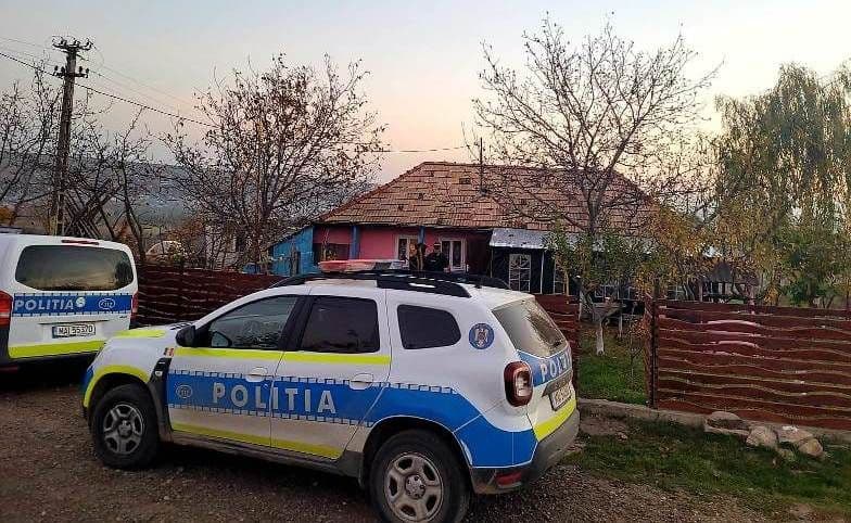 Percheziții la persoane bănuite de comiterea mai multor furturi din bancomate - FOTO