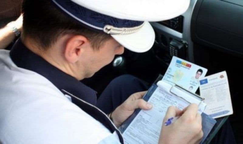 Şofer prins cu autorizaţia de circulaţie provizorie, expirată