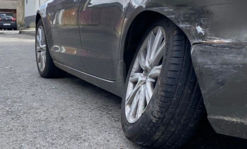 Cercetat după ce i-a dat să conducă mașina prietenului băut care a făcut accident