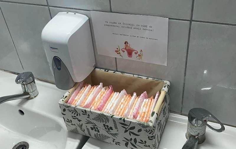 Colegiul Național „Grigore Ghica” Dorohoi asigură elevelor produse de igienă menstruală gratuite