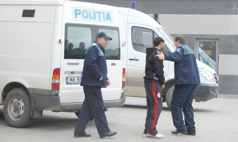 Arestat după ce a bătut un consătean și i-a furat banii