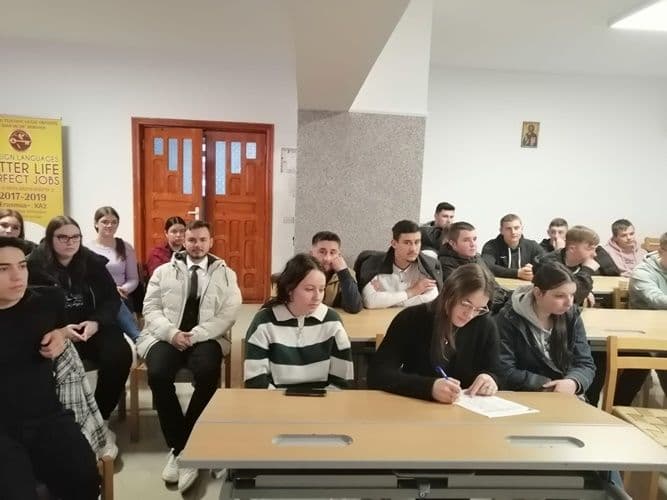Activitate de consiliere medicală, umană și spirituală la Seminarul Teologic „Sfântul Ioan Iacob” din Dorohoi - FOTO