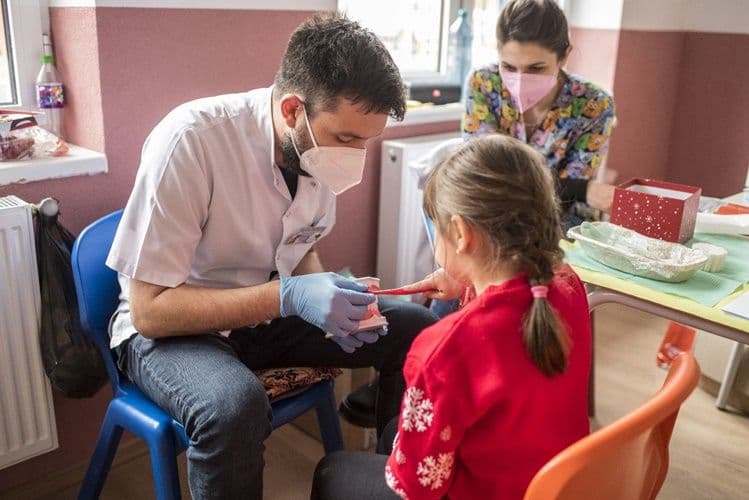 125 de copii din comuna Havârna au beneficiat de consultații medicale gratuite oferite de Caravana cu Medici - FOTO