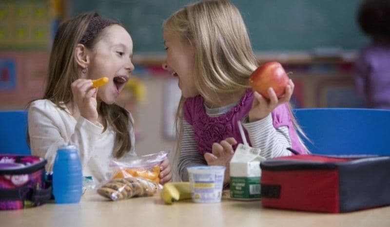 Programul „Cornul şi Laptele” se transformă în programul „Mic Dejun Sănătos”