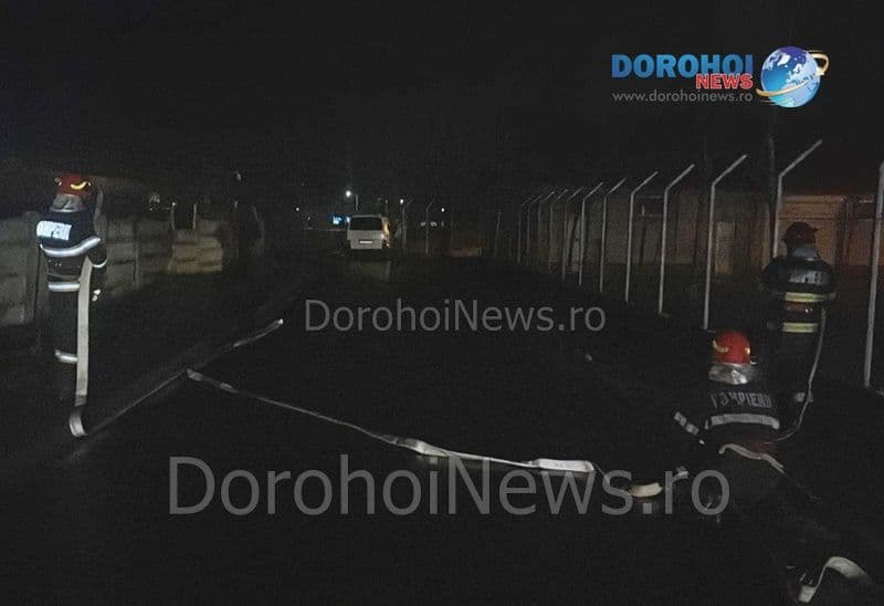 Pompierii au intervenit de urgență după ce o autoutilitară a rupt o conductă de gaz din Dorohoi - FOTO
