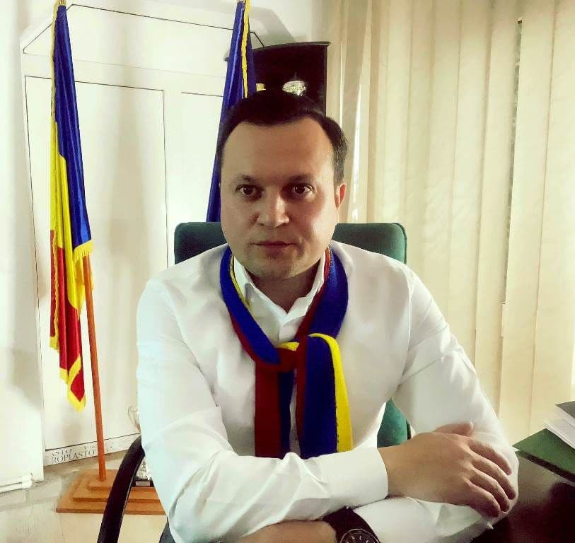 Cătălin Silegeanu: „La mulți ani tuturor celor care iubesc România!”