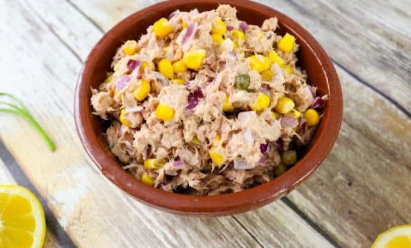 Salată de ton cu porumb