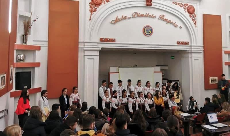 Ziua de 1 Decembrie sărbătorită la Colegiul Naţional „Grigore Ghica” Dorohoi - FOTO