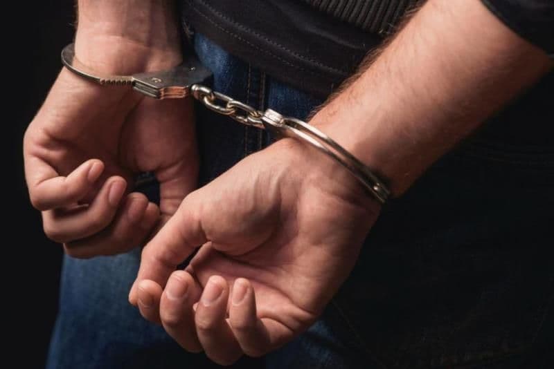 Bărbat reținut de polițiști după ce a hărțuit o tânără