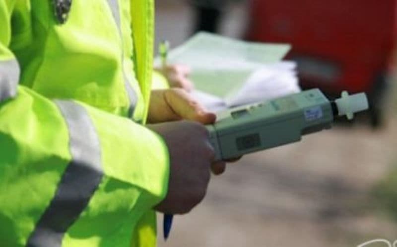 Șofer care circula cu viteză excesivă oprit de polițiști. Vezi ce alcoolemie avea!