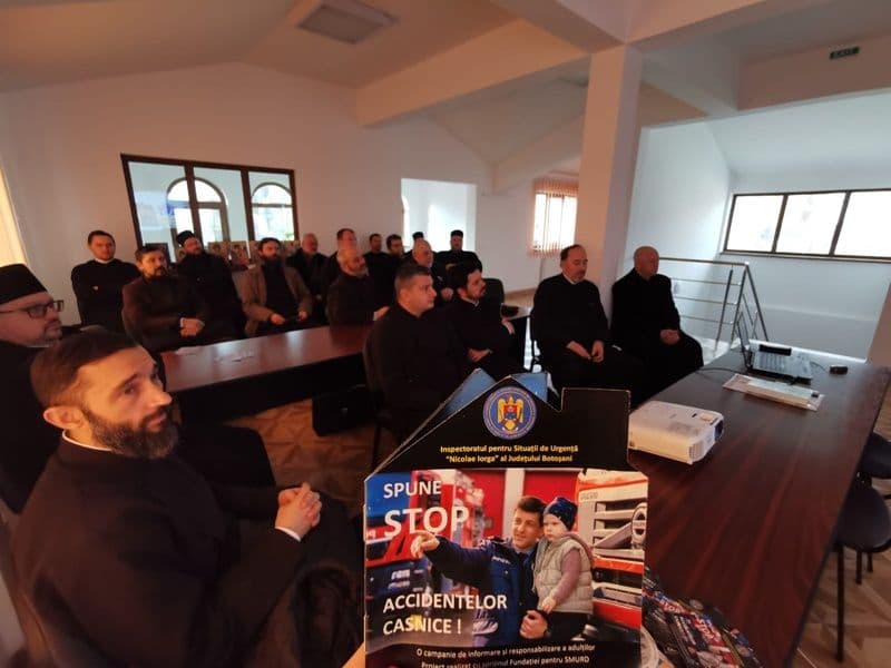 Preoții din Protopopiatul Darabani, partenerii pompierilor în cadrul campaniei „Un cămin sigur pentru copilul tău! - FOTO