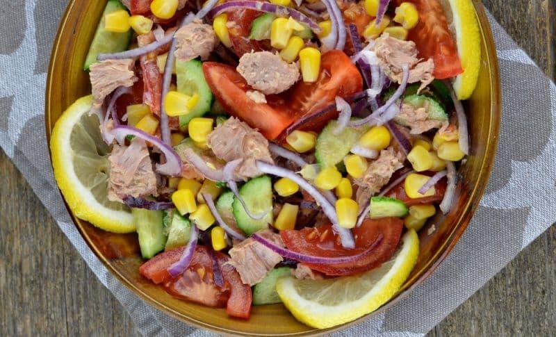 Salată cu ton
