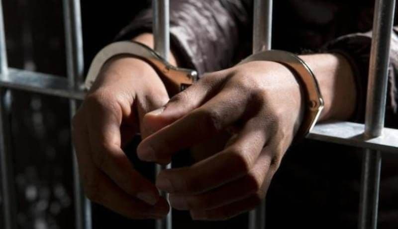 Tînăr reținut pentru lovire sau alte violențe și distrugere