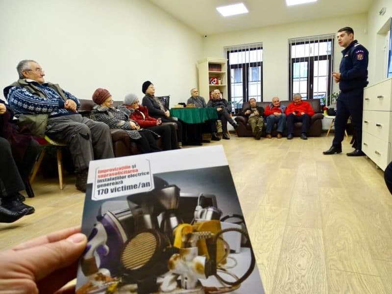 Acțiune de informare și educare preventivă la Centrul de zi pentru persoane vârstnice Dorohoi - FOTO