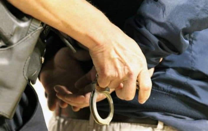 Tânăr arestat pentru tâlhărie calificată