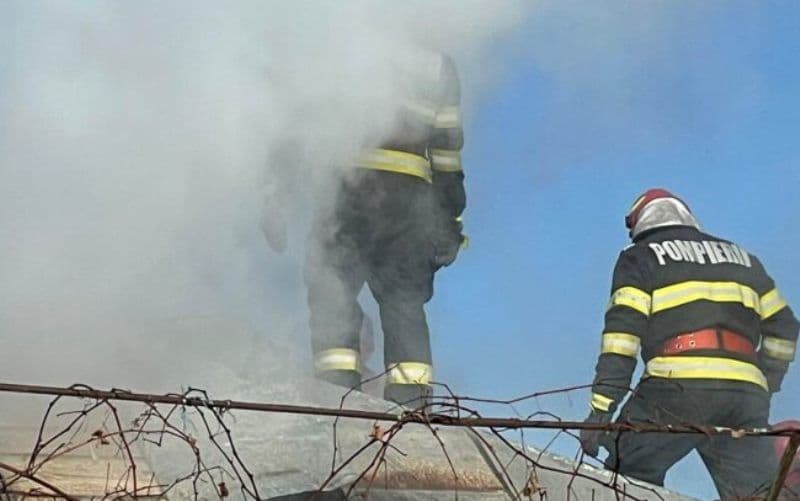 Atenție la coșurile de fum necurățate! Incendii izbucnite la casele a două familii din județul Botoșani