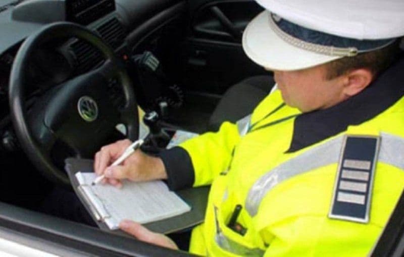 Tânăr și neliniștit! Accident produs după ce s-a urcat la volan băut și fără permis