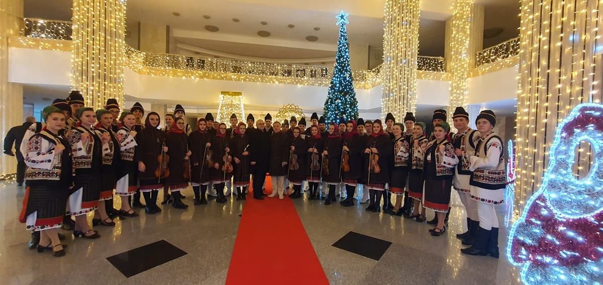 Ansamblul „Mugurelul-Mărgineanca” a fost la colindat la București și Călărași - FOTO