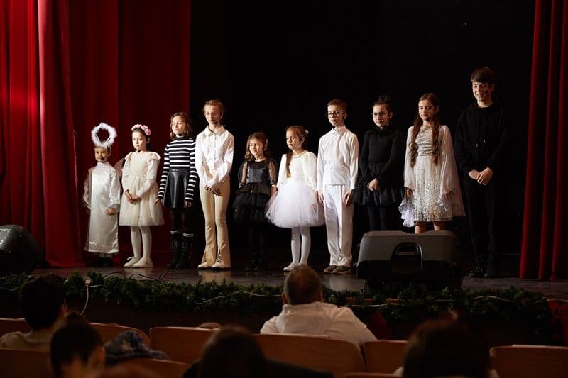 Spectacol de teatru organizat de Școala Populară de Arte Botoșani la Sala Teatrului din Dorohoi - FOTO