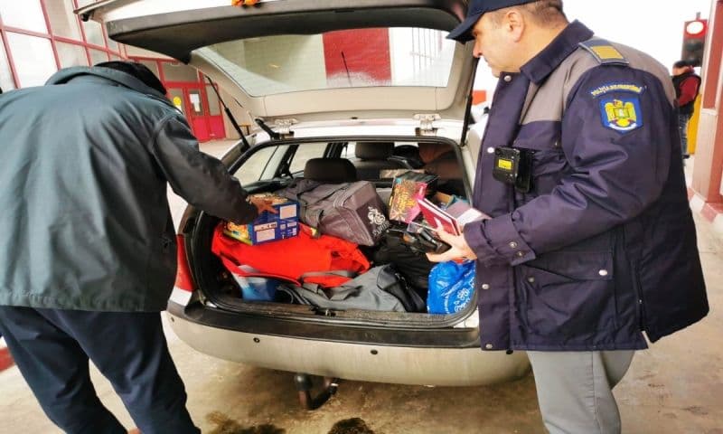 Materiale pirotehnice descoperite la controlul de frontieră - FOTO