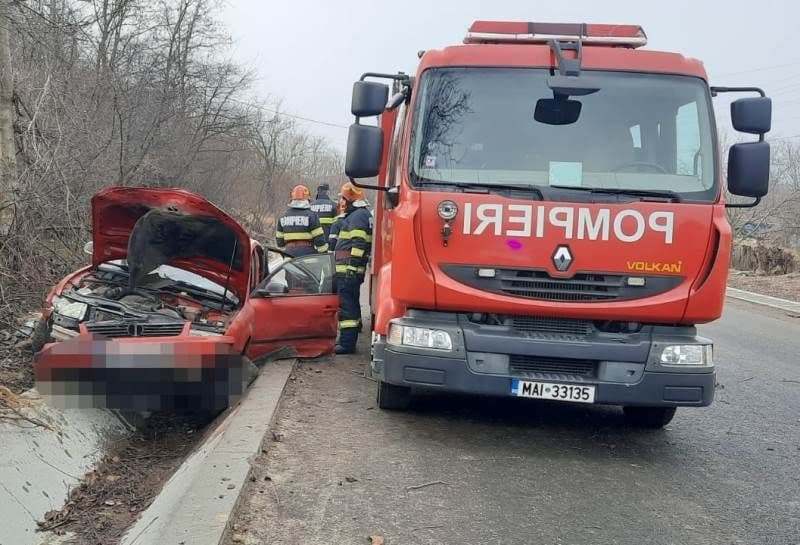 Două tinere au avut nevoie de îngrijiri medicale după un accident petrecut în ajun de Crăciun - FOTO