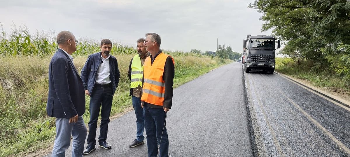 Lucrari asfaltare DJ 296B Podeni - Ungureni_05