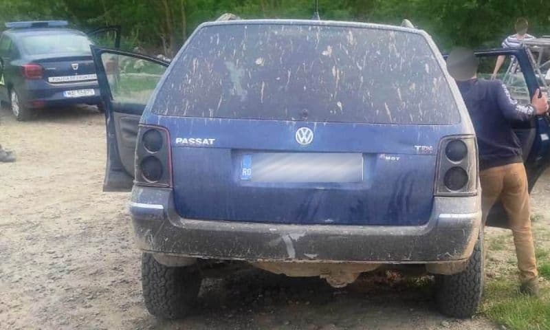 Autoturism cu numere false, depistat în trafic3