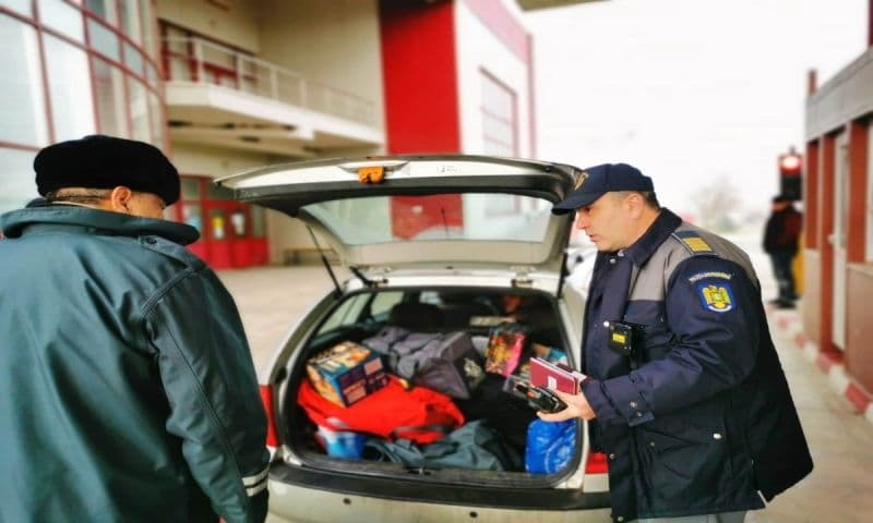 Materiale pirotehnice descoperite la controlul de frontieră