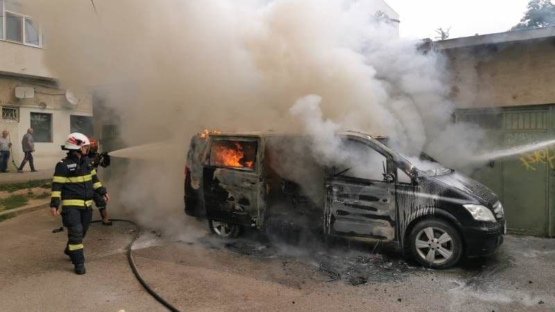 Incendiu microbuz_ (4)