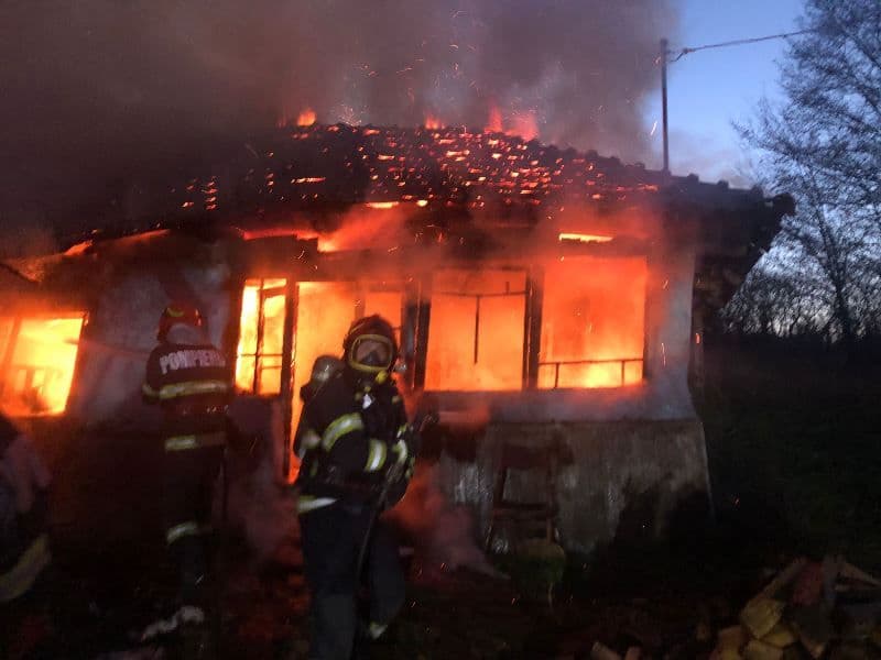 Incendiu casa Mateieni_ (2)