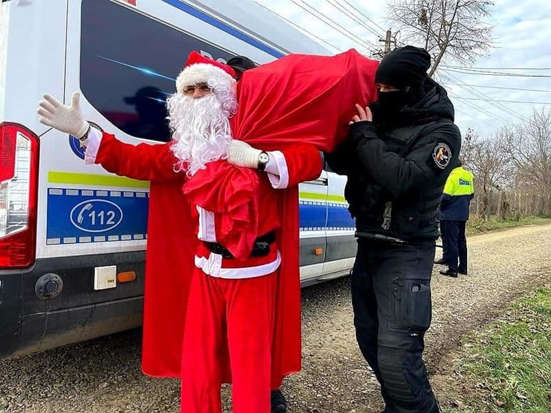 Cadouri copii politisti_15