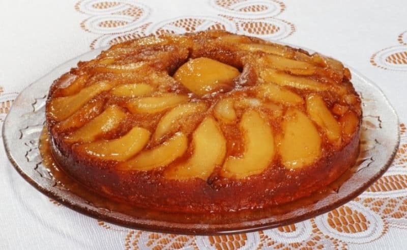 Tort cu mere caramelizate