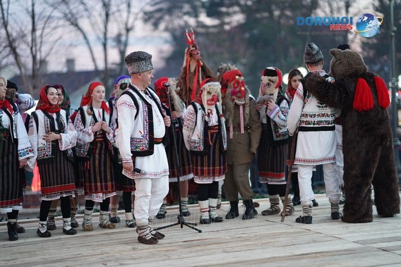 Vlăstarele lui Enescu – Evoluția Formațiilor de Datini și Obiceiuri din 31 decembrie 2022 - VIDEO/FOTO
