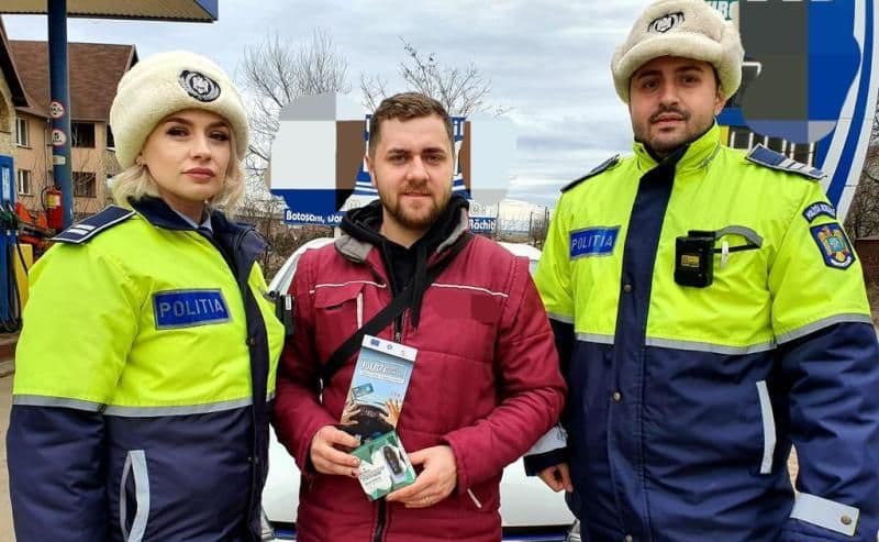 Polițiștii botoșăneni au oferit șoferilor căști de tip „hands-free” în cadrul acțiunii „Pierzi atenția, pierzi controlul!” - FOTO