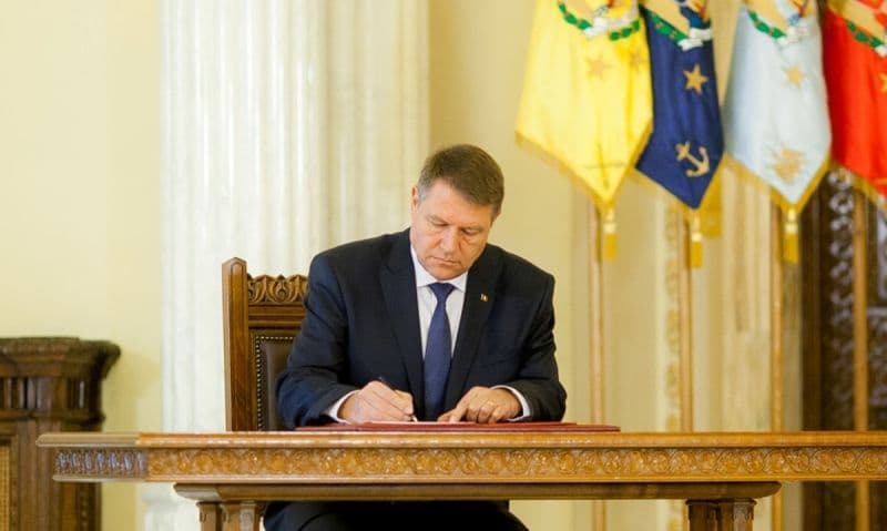 Devine obligatoriu la nivel național! Iohannis a promulgat legea. Cresc amenzile în România