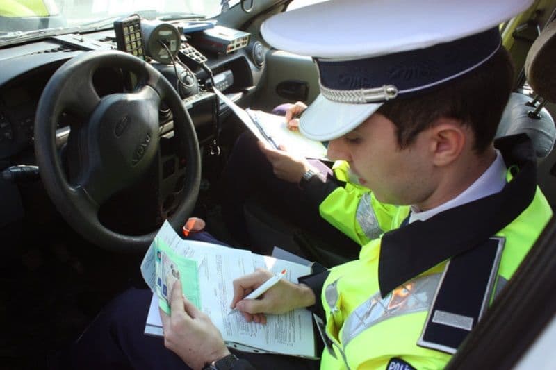 Parcarea l-a dat de gol! Șofer din Suharău prins băut de polițiști