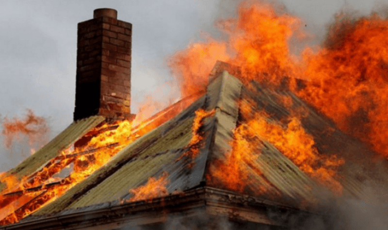 Două case afectate de incendii în ultimele 24 de ore