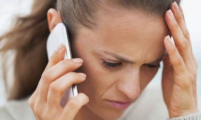 Utilizarea excesivă a telefonului mobil provoacă cancer cerebral