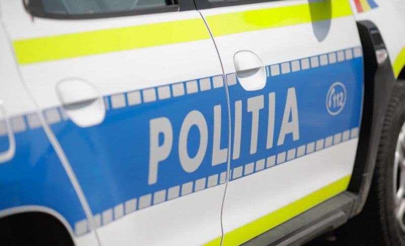 Tânăr cercetat după ce nu a oprit la semnalul polițiștilor și apoi s-a ascuns în portbagaj