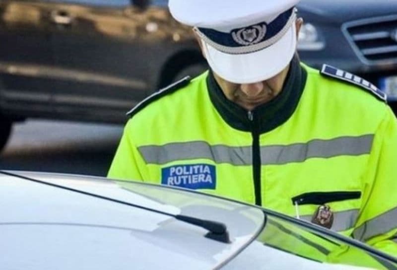 Tânăr cercetat după ce a fost prins la volanul unei mașini neînmatriculate