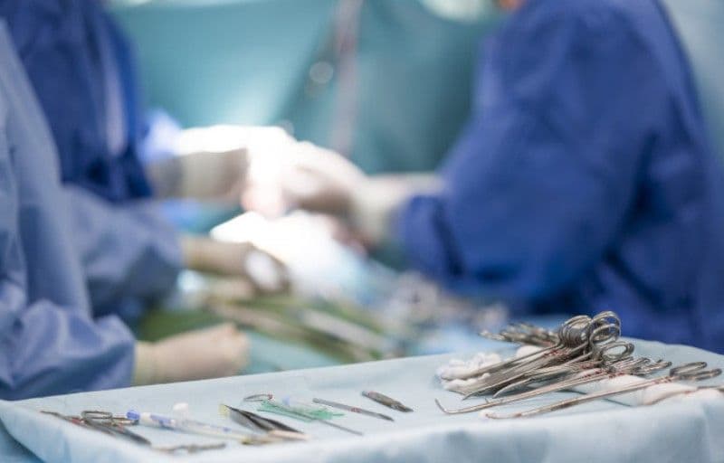 Medicii din Iași i-au reimplantat gamba adolescentului accidentat de tren la Vatra Dornei