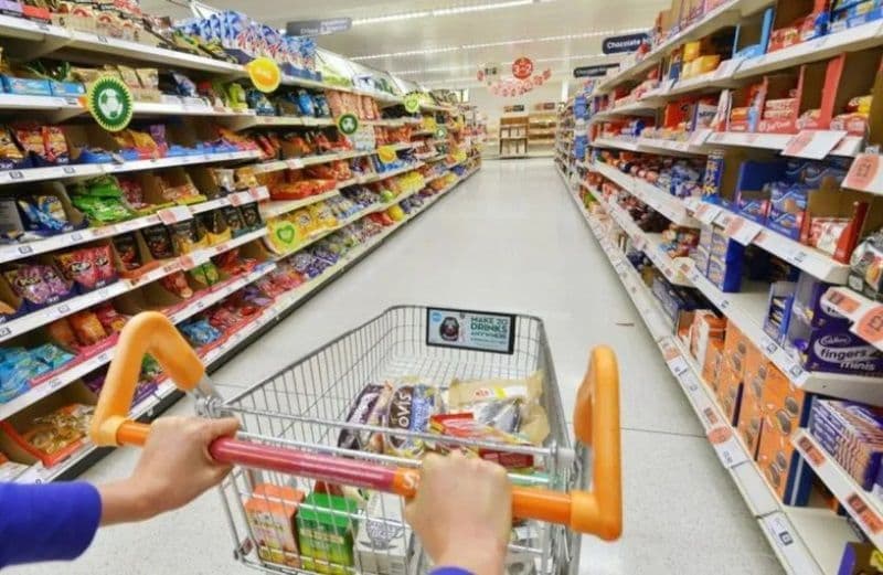 Fraudă alimentară - Producătorii folosesc ingrediente ieftine fără să scrie pe ambalaj și le vând mai scump