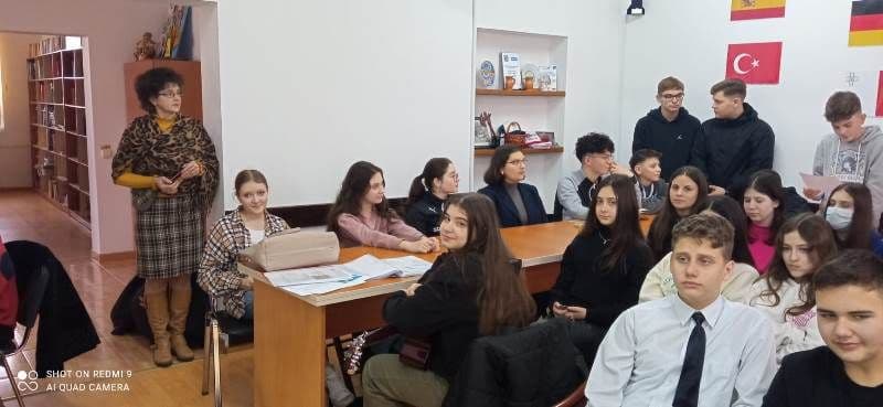 Ample activități educative dedicate Poetului Nepereche la Școala „Mihail Kogălniceanu” Dorohoi - FOTO